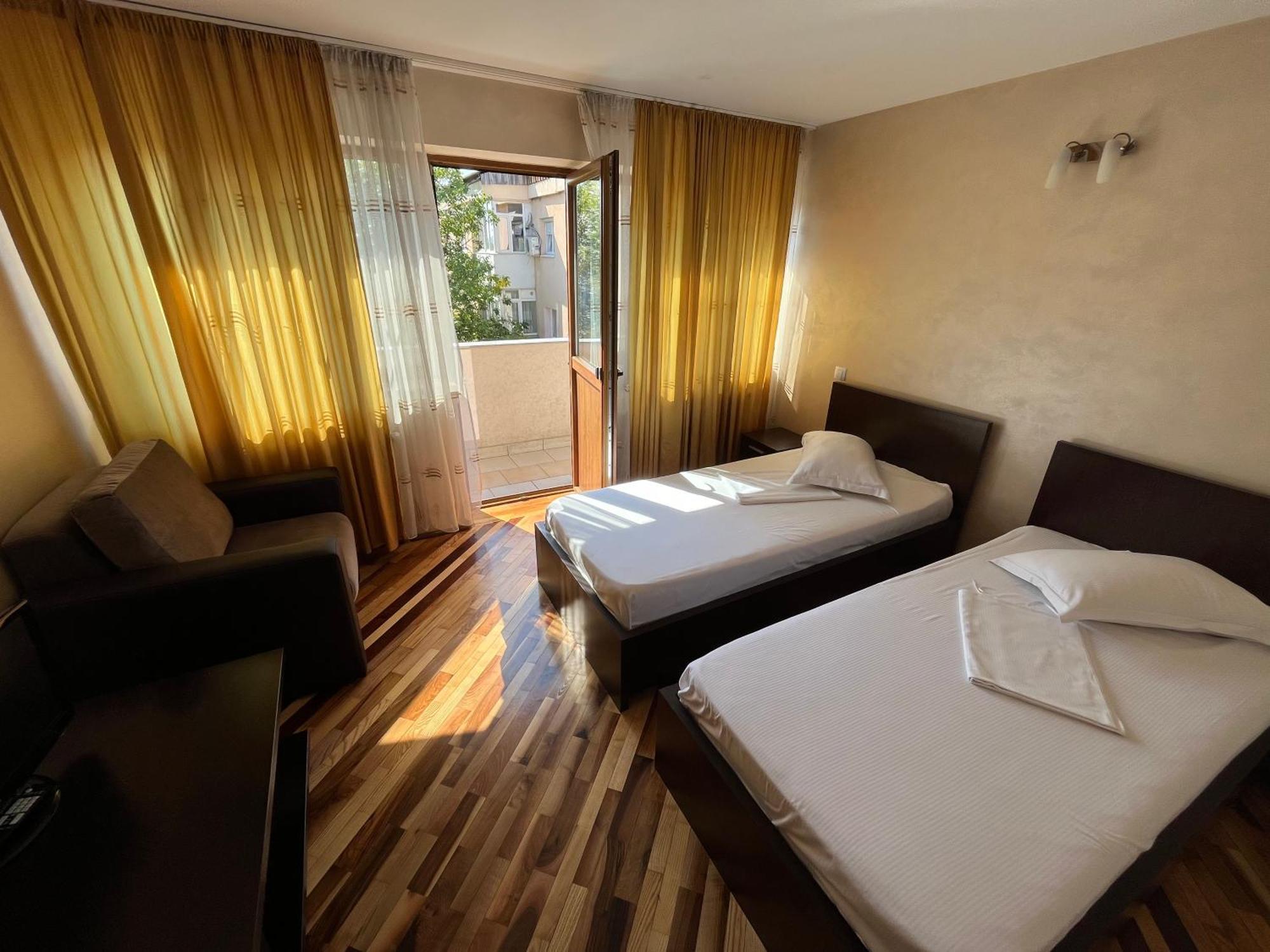 Complex Ramiro Hotel Suceava Bagian luar foto