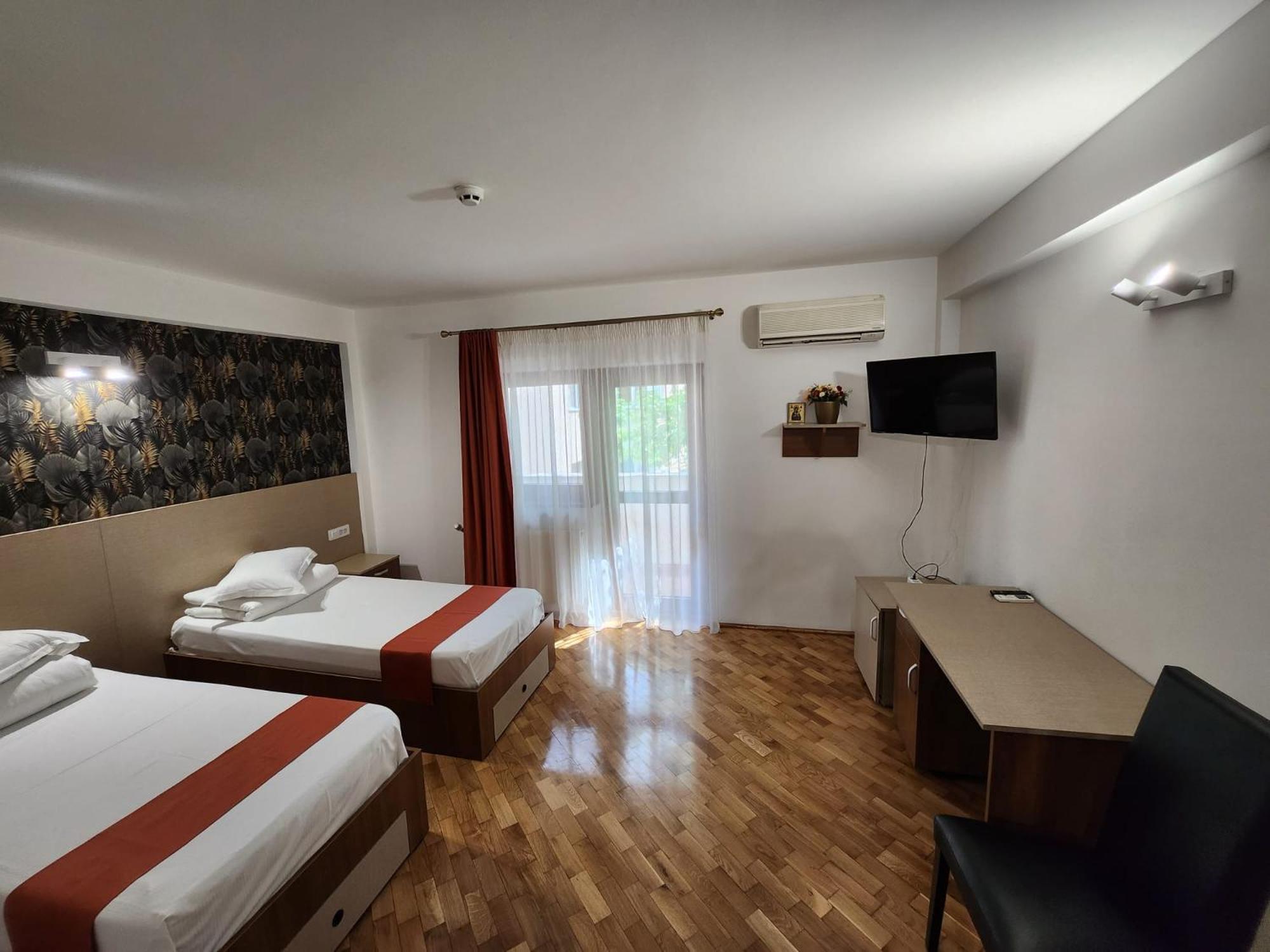 Complex Ramiro Hotel Suceava Bagian luar foto