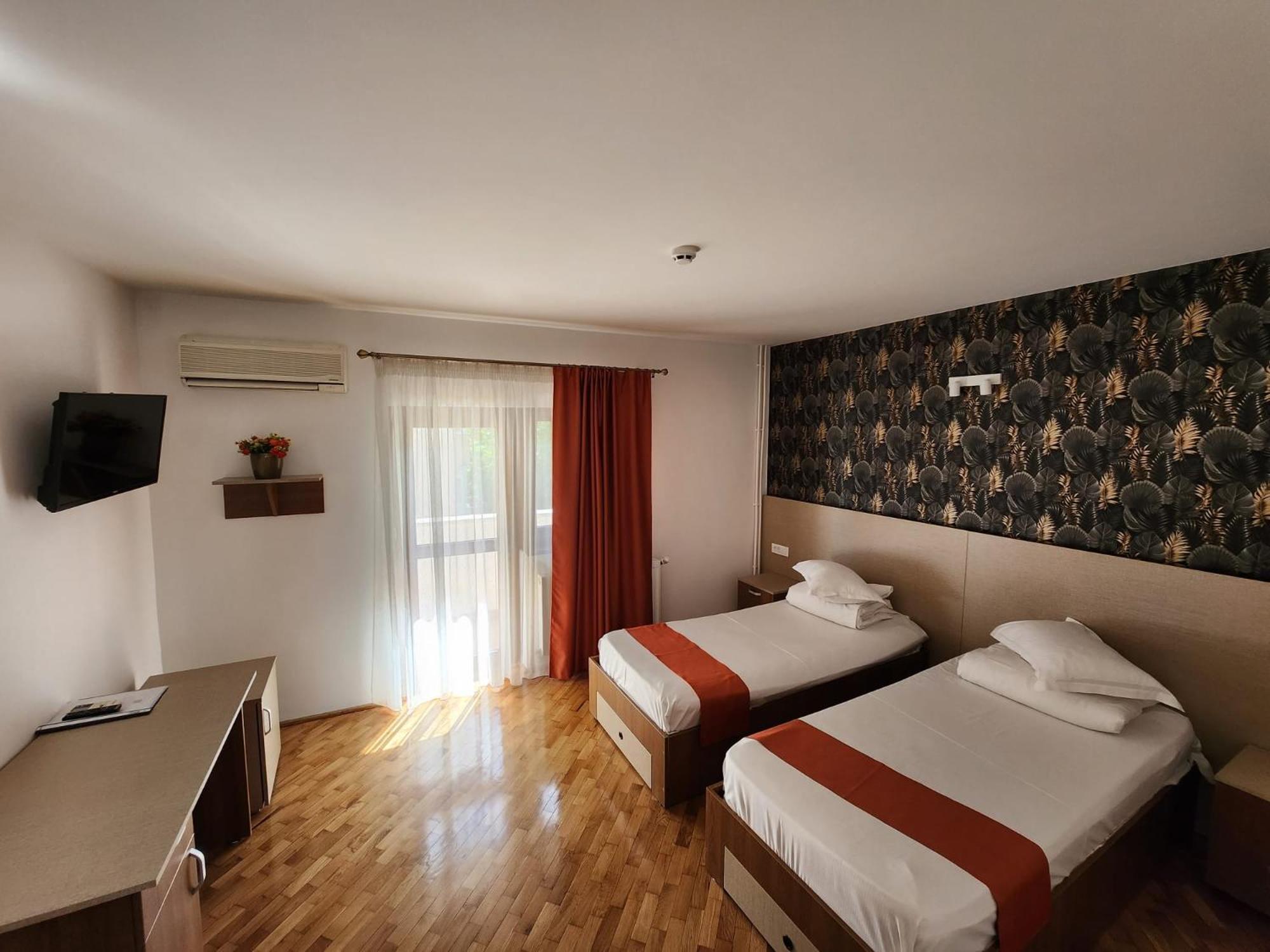Complex Ramiro Hotel Suceava Bagian luar foto