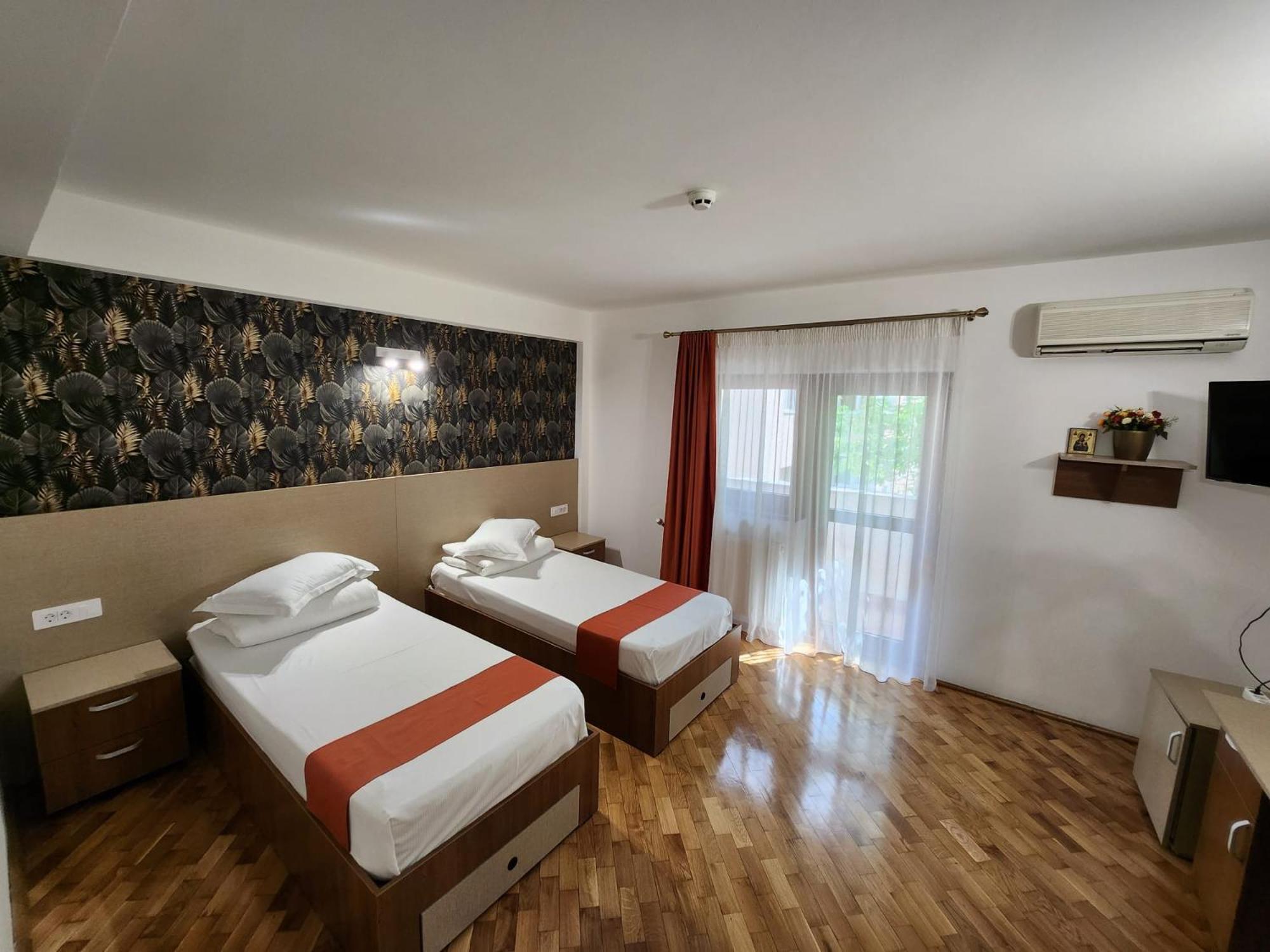 Complex Ramiro Hotel Suceava Bagian luar foto