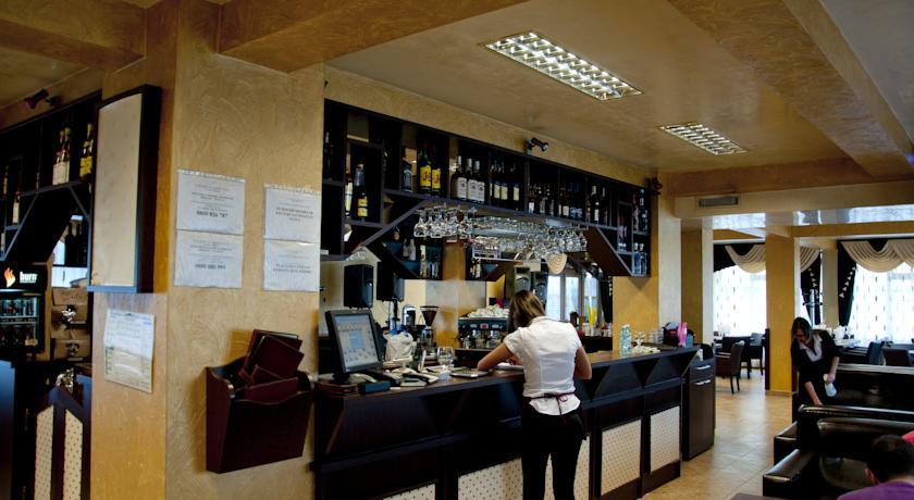 Complex Ramiro Hotel Suceava Bagian luar foto